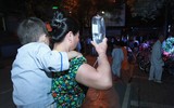 Sân khấu độc đáo làm từ hơn 10.000 bông hoa loa kèn tại Viện Huyết học
